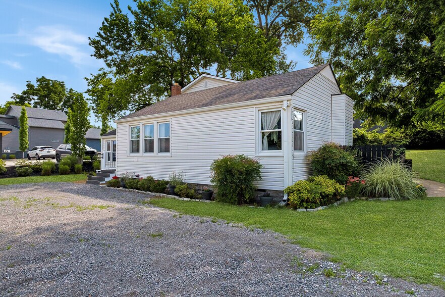 More Photos Of 2818 Azalea Pl, Nashville Office Residential For Sale