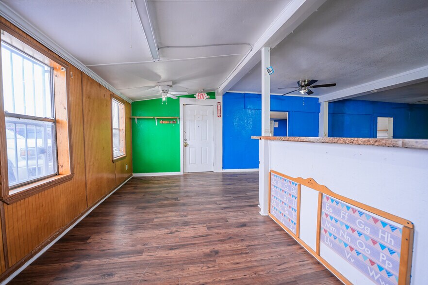 More Photos Of 7036 US Highway 87, San Antonio General Retail For Lease