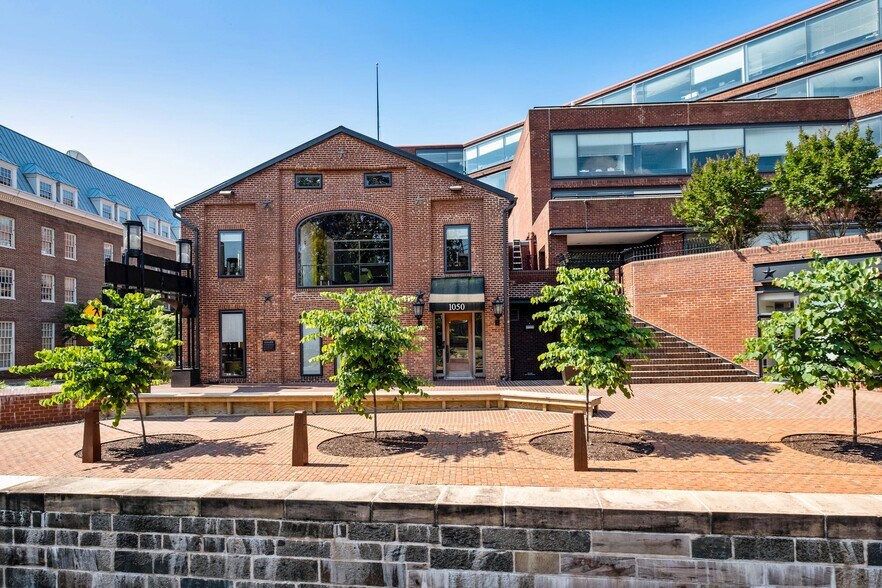 More Photos Of 1050 30th St NW, Washington Coworking Space