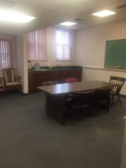 More Photos Of 1112 Church St, Lynchburg Office For Sale