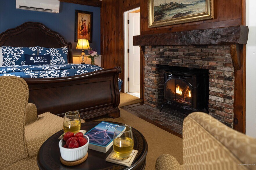 More Photos Of 15 Locke St, Kennebunkport Hospitality For Sale