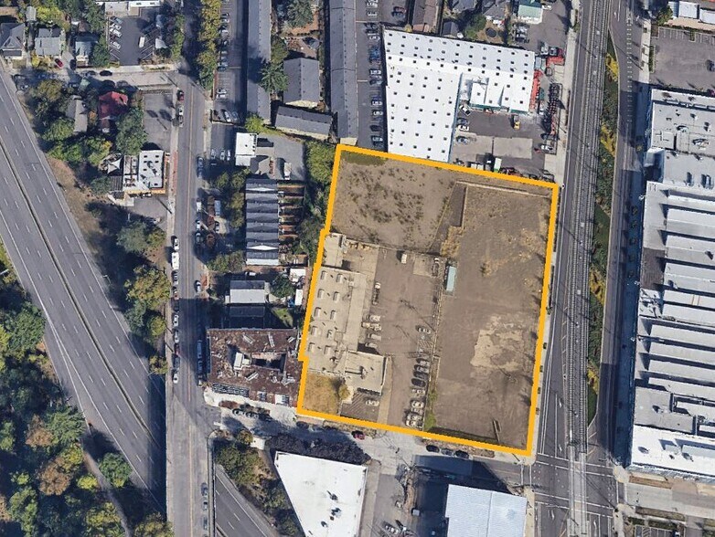 More Photos Of SE 17th Avenue & SE Schiller St, Portland Land For Sale
