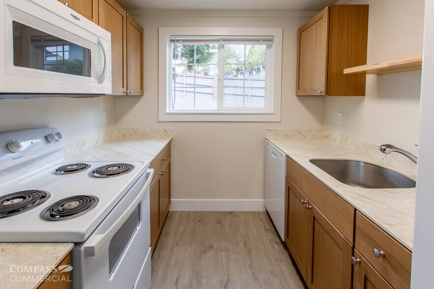 More Photos Of 931 NW Carlon Ave, Bend Multifamily For Sale