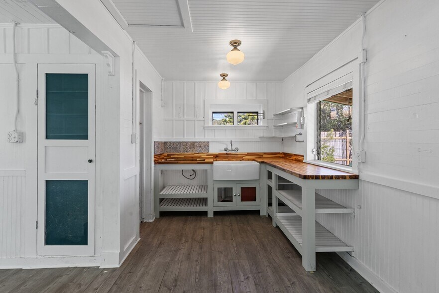 More Photos Of 12685 FL-24, Cedar Key Hotel For Sale