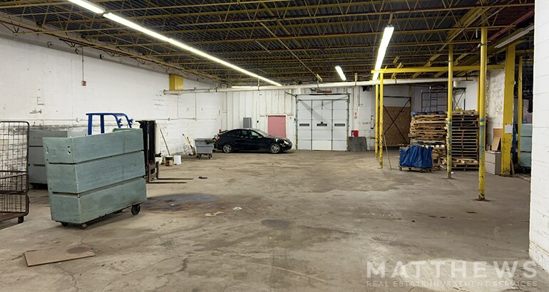 More Photos Of 562 S River St, Aurora Manufacturing For Lease