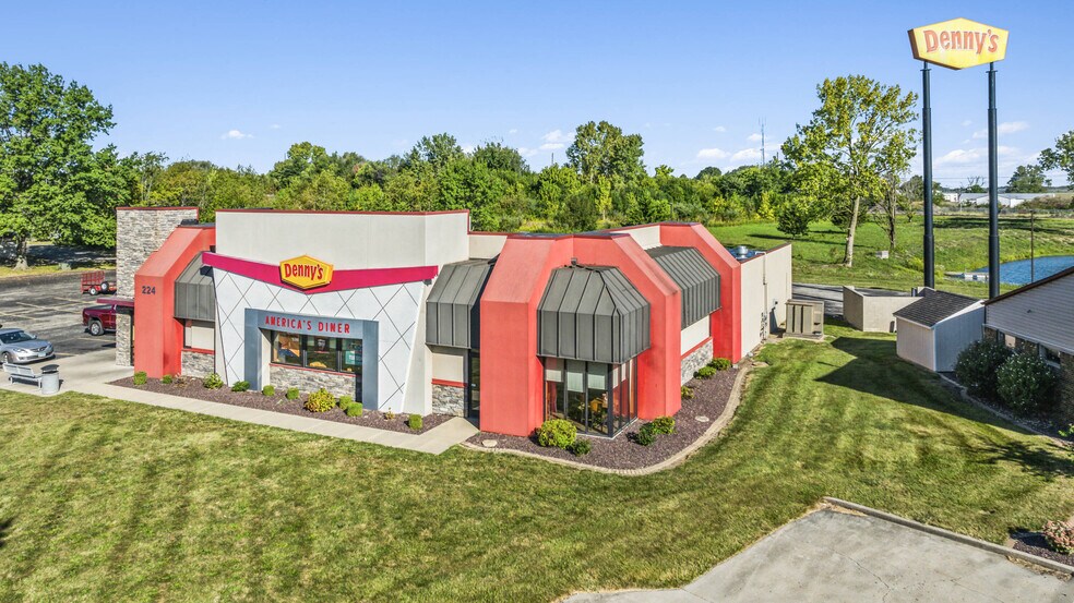 More Photos Of 224 E Richmond Ave, Mattoon General Retail For Sale