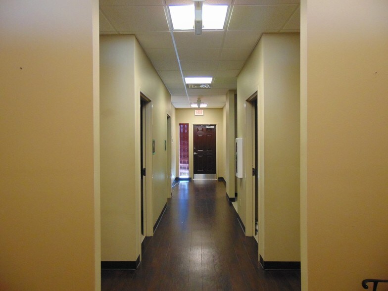 More Photos Of 708 N Ashley Ridge Loop, Shreveport Office For Sale