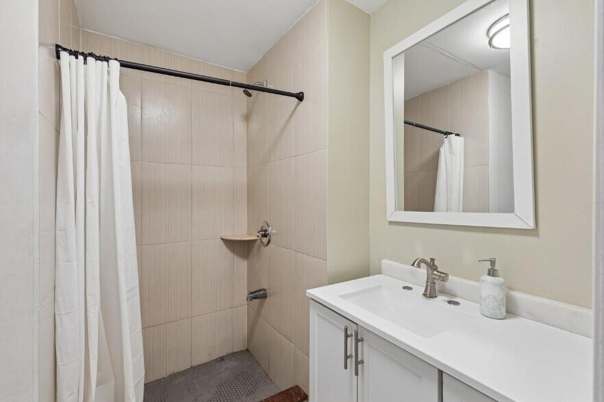 More Photos Of 1611 S Broad St, Philadelphia Specialty For Sale