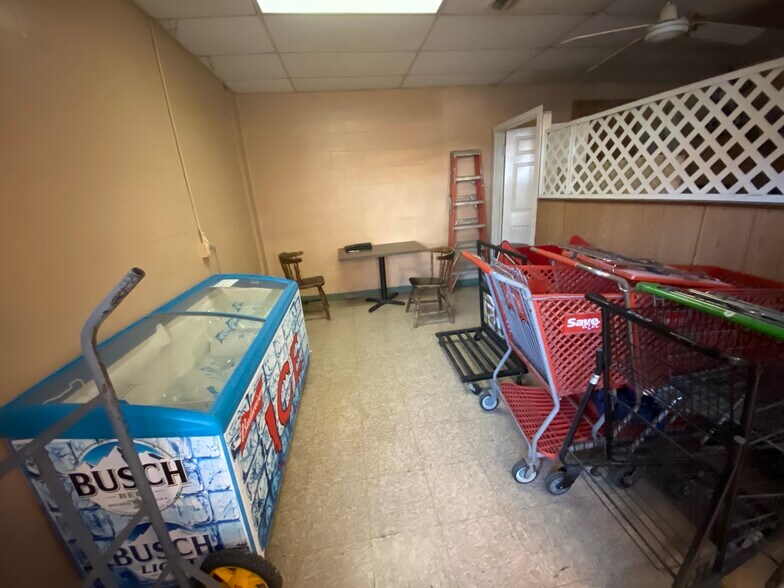 More Photos Of 709 S Broad St, Brooksville Service Station For Sale