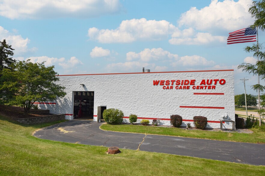 More Photos Of 820 W Sumner St, Hartford Auto Repair For Sale