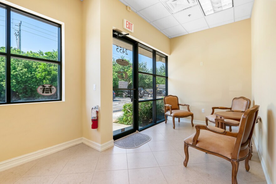 More Photos Of 2433-2463 Quantum Blvd, Boynton Beach Showroom For Lease