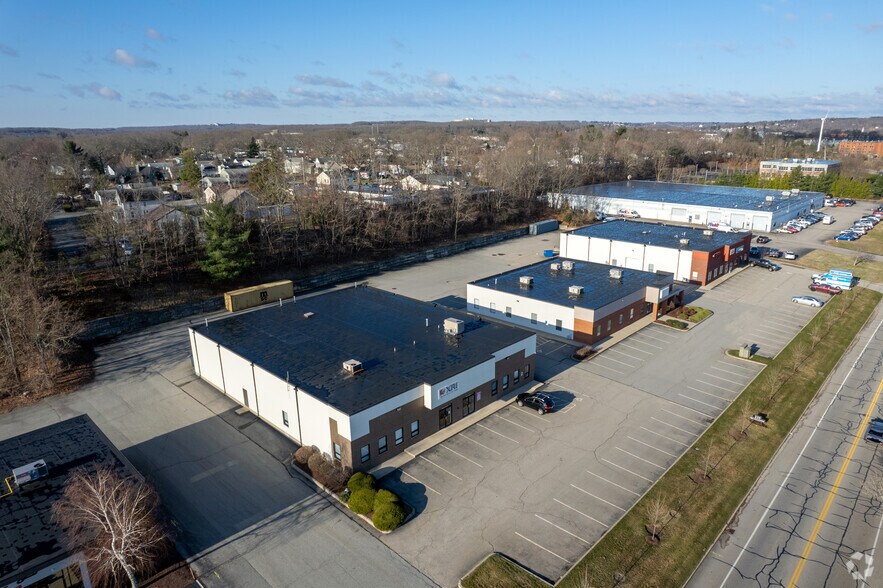 More Photos Of 225 Metro Center Blvd, Warwick Light Distribution For Lease
