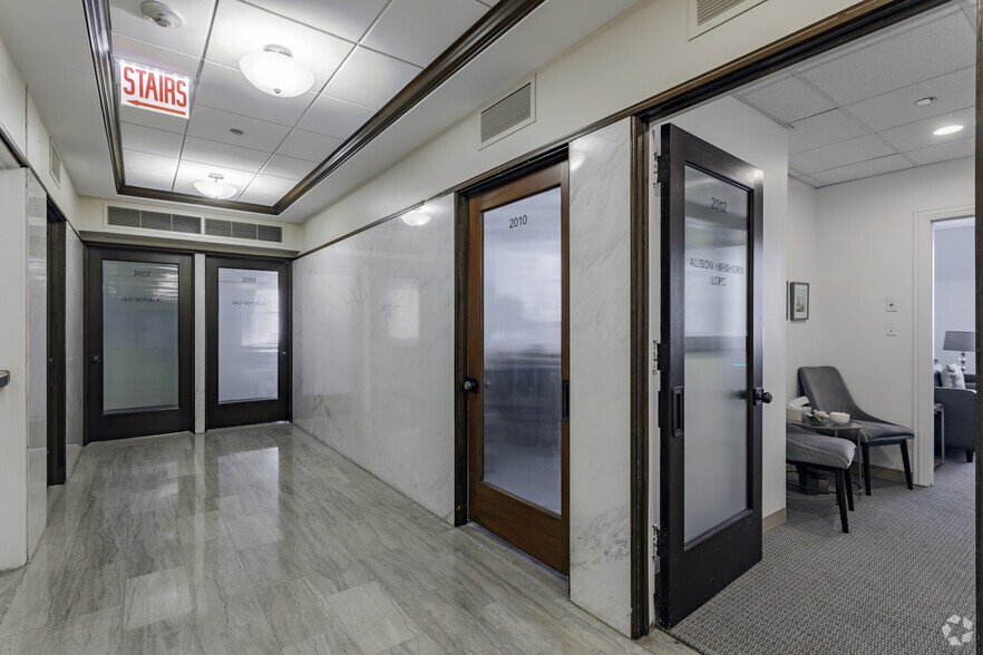 More Photos Of 307 N Michigan Ave, Chicago Office For Lease