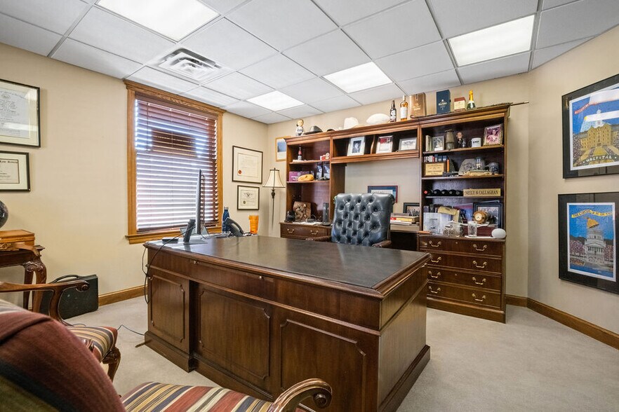 More Photos Of 1337 Virginia St, Charleston Office For Sale