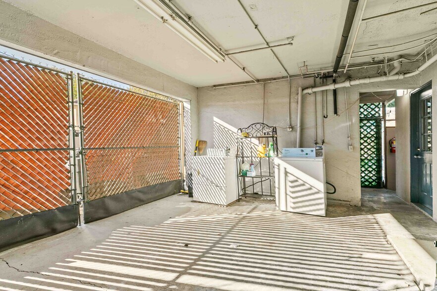 More Photos Of 2114 W Magnolia Blvd, Burbank Storefront For Sale
