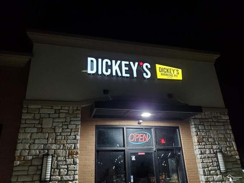 More Photos Of 102 Cabela Suite E, Dundee Specialty For Sale