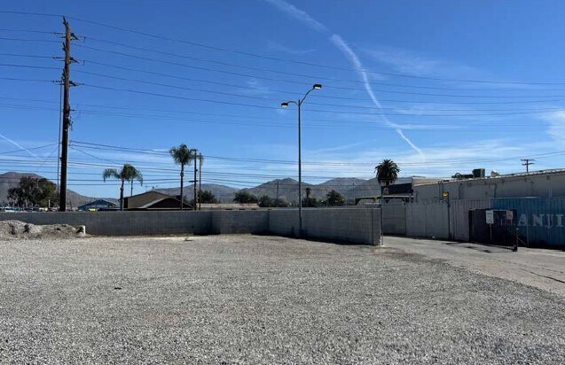 More Photos Of 121 N Main St, Riverside Warehouse For Sale