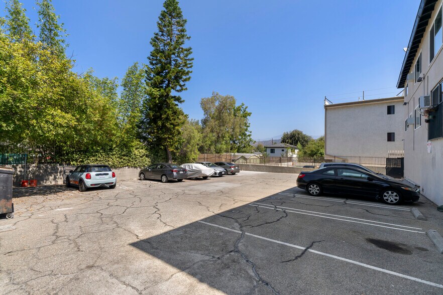 More Photos Of 1351 Armadale Ave, Los Angeles Apartments For Sale