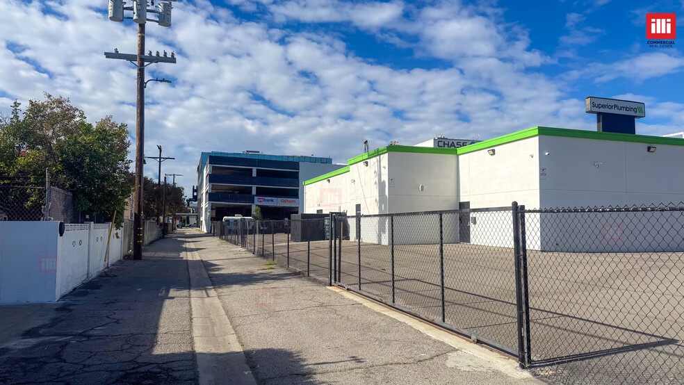 More Photos Of 12020 Victory Blvd, North Hollywood Freestanding For Lease