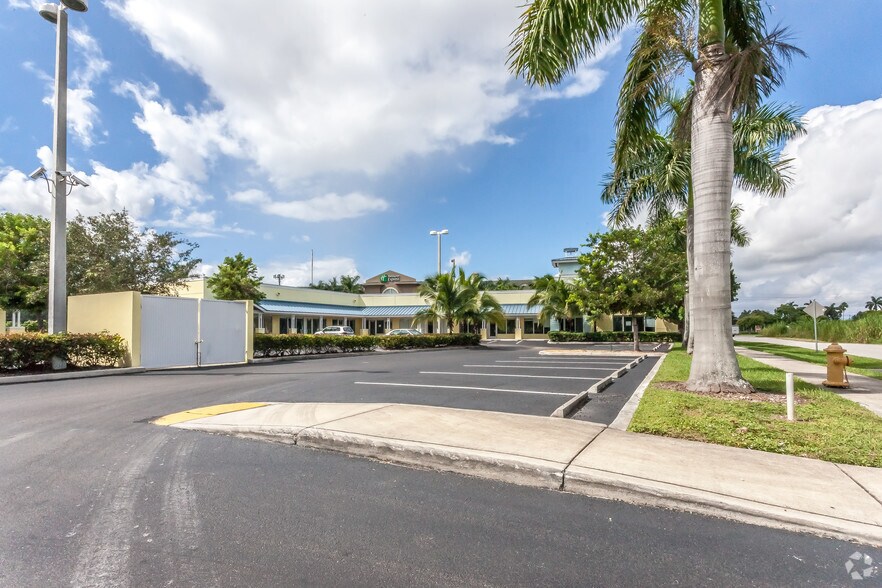 More Photos Of 35202 S Dixie Hwy, Florida City Unknown For Lease