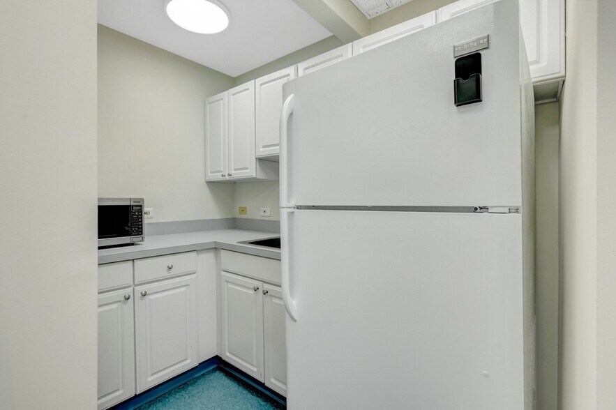 More Photos Of 10525 Braddock Rd, Fairfax Medical For Sale