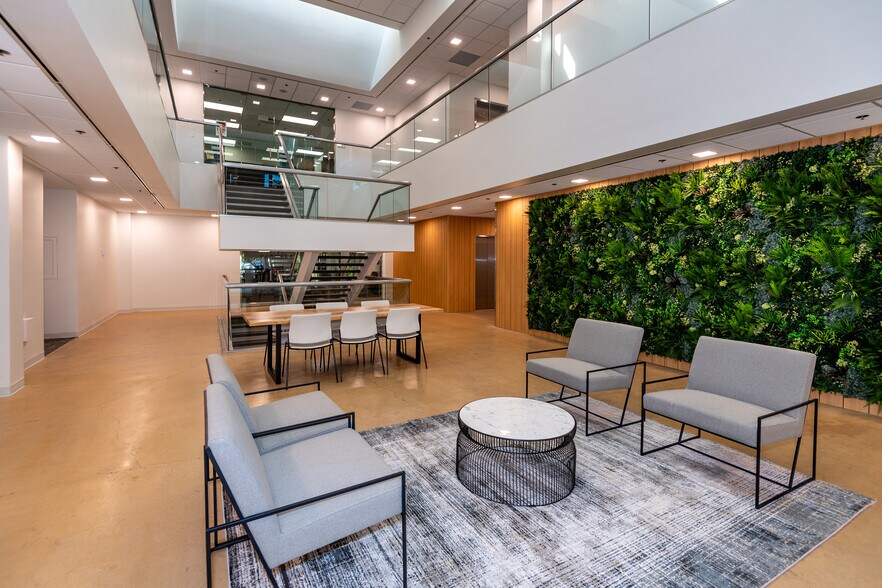 More Photos Of 104 Decker Ct, Irving Unknown For Lease