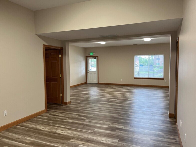 More Photos Of 2401 Beech St, Valparaiso Office For Sale