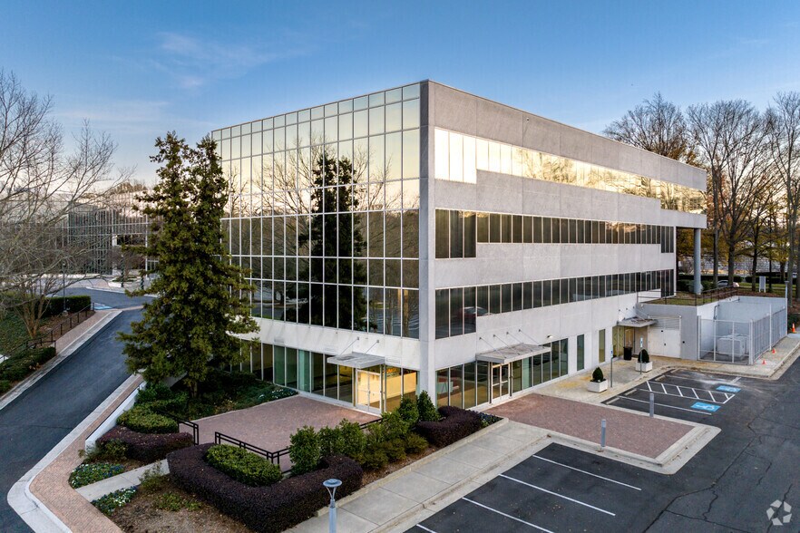 More Photos Of 2101 Rexford Rd, Charlotte Office For Lease