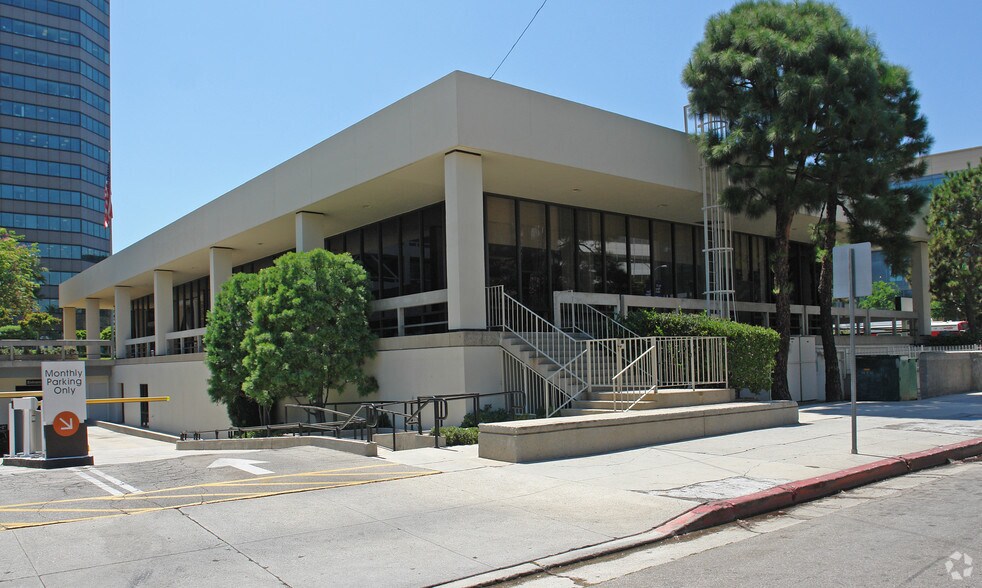 More Photos Of 15233 Ventura Blvd, Sherman Oaks Unknown For Lease