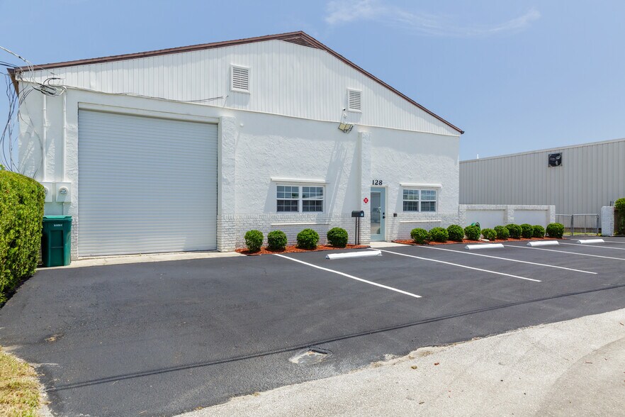 More Photos Of 128 Tomahawk Dr, Indian Harbour Beach Warehouse For Lease