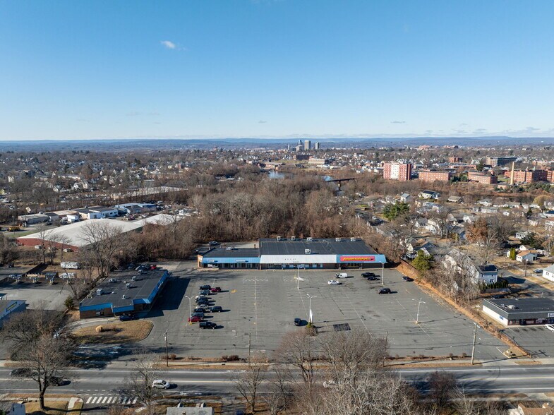 More Photos Of 122-128 Island Pond Rd, Springfield Unknown For Lease