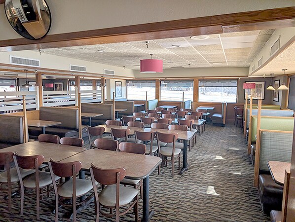 More Photos Of 1505 W 19th St S, Newton Restaurant For Lease