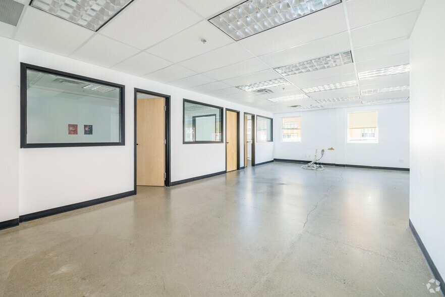 More Photos Of 7240 Rue Waverly, Montréal Loft Creative Space For Lease