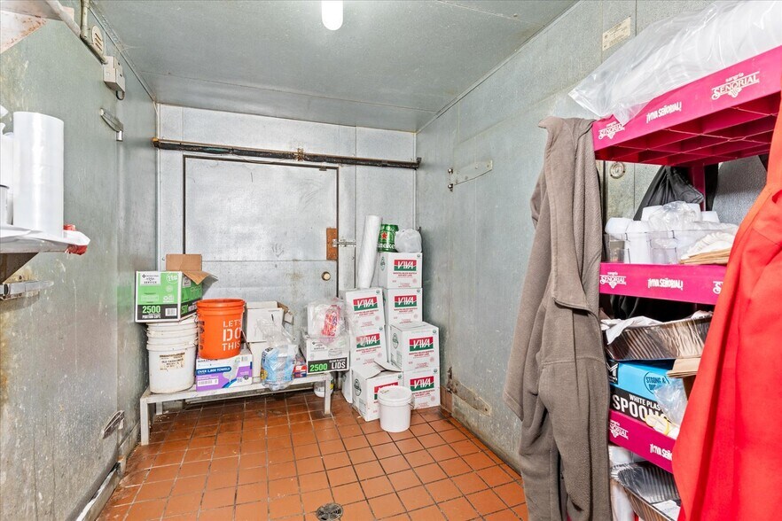 More Photos Of 10448 CA-99, Live Oak Supermarket For Sale