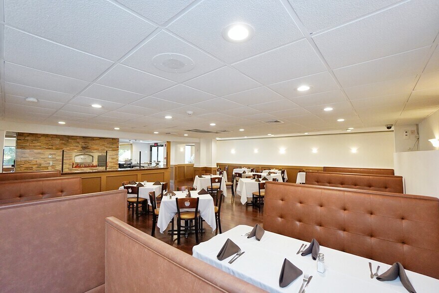 More Photos Of 306 Gatzmer Ave, Jamesburg Restaurant For Lease