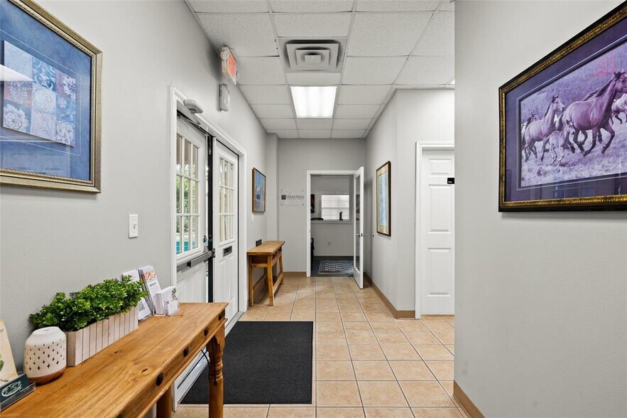 More Photos Of 800 W Highway 290, Dripping Springs Medical For Sale