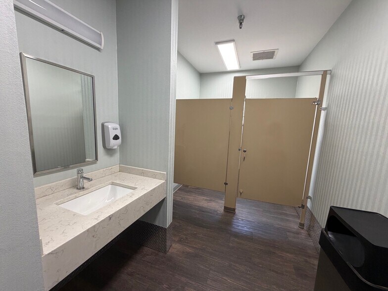 More Photos Of 5 Lunar Dr, Woodbridge Warehouse For Lease
