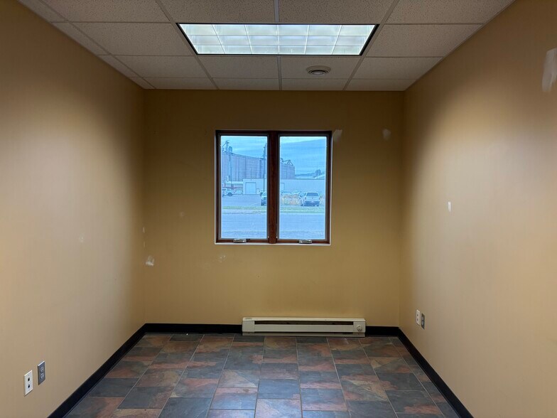 More Photos Of 405 John Ave, Superior Auto Repair For Lease