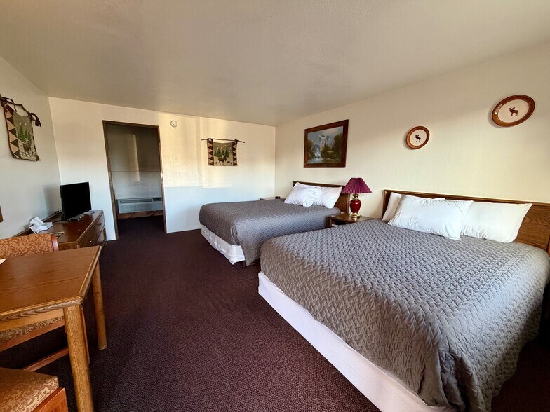 More Photos Of 210 N Main St, Deer Lodge Hotel For Sale