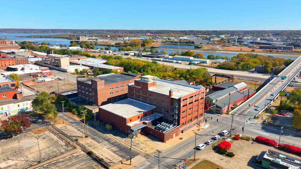 Primary Photo Of 1335 SW Washington St, Peoria Research And Development For Sale