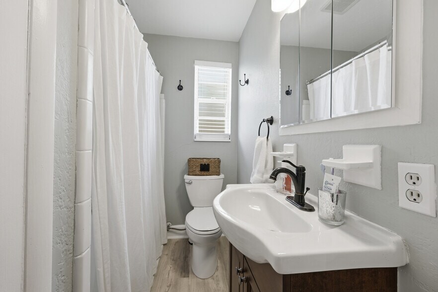 More Photos Of 218 19th Ave N, Jacksonville Beach Apartments For Sale