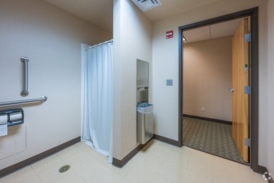 More Photos Of 2340 Alamo Ave SE, Albuquerque Coworking Space