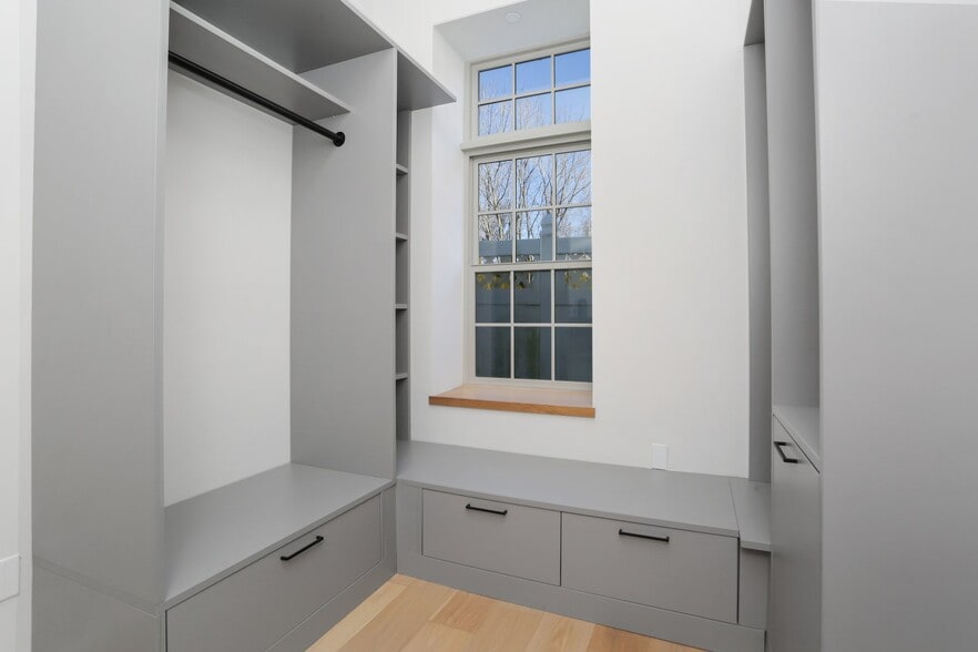 More Photos Of 63 Church St, Greenwich Apartments For Sale