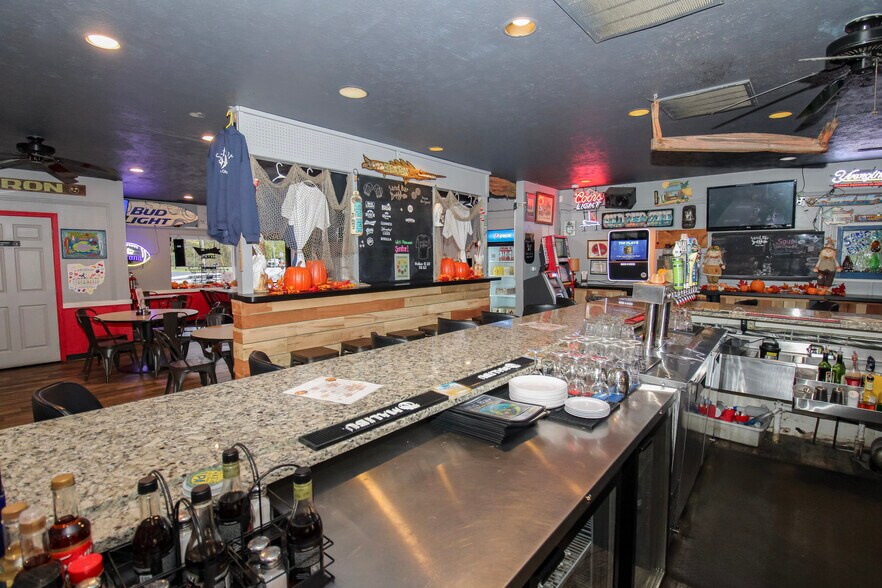 More Photos Of 54 McKinley St, Huron Bar For Sale