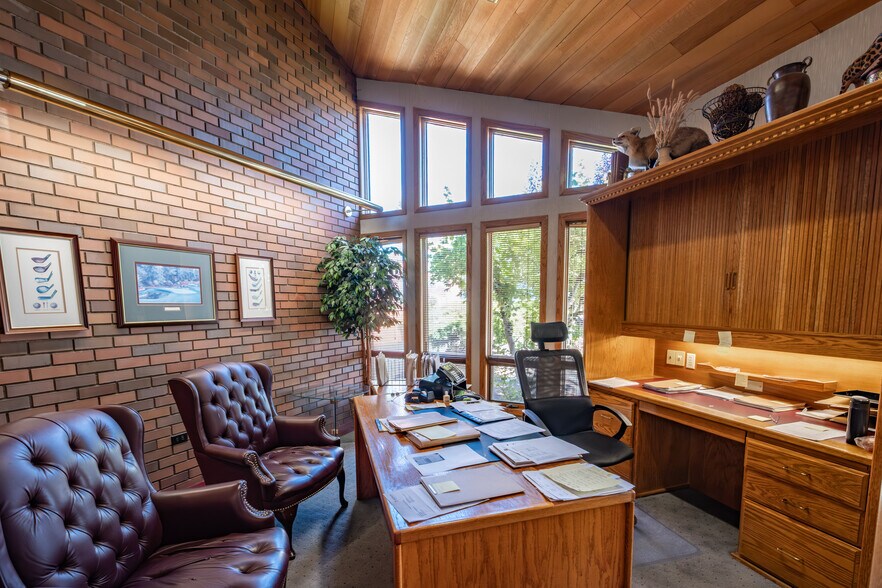 More Photos Of 1010 S Main St, Lebanon Loft Creative Space For Lease