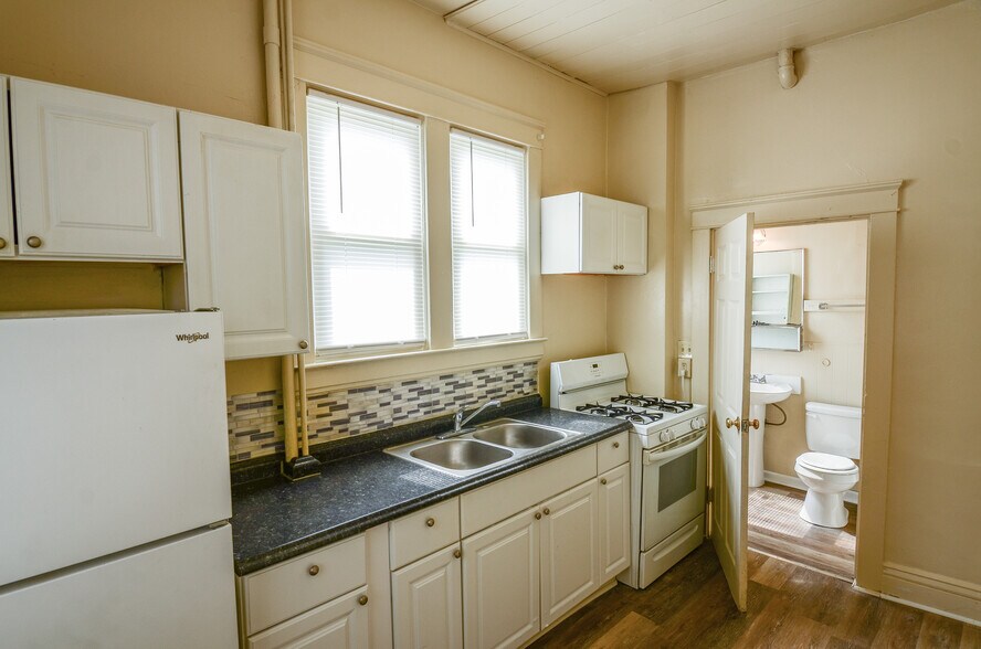 More Photos Of 4 Delaware Ave, Charleston Apartments For Sale