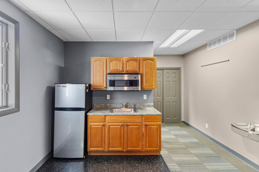 More Photos Of 1450 E Ridge Rd, Rochester Freestanding For Sale