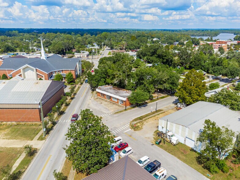 More Photos Of 5118 Canal St, Milton Freestanding For Lease