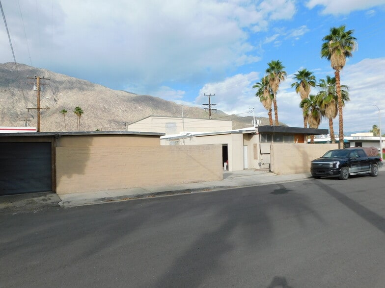 More Photos Of 693 E Sunny Dunes Rd, Palm Springs General Retail For Sale