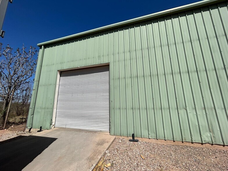 More Photos Of 100 E 9th St, Douglas Warehouse For Sale